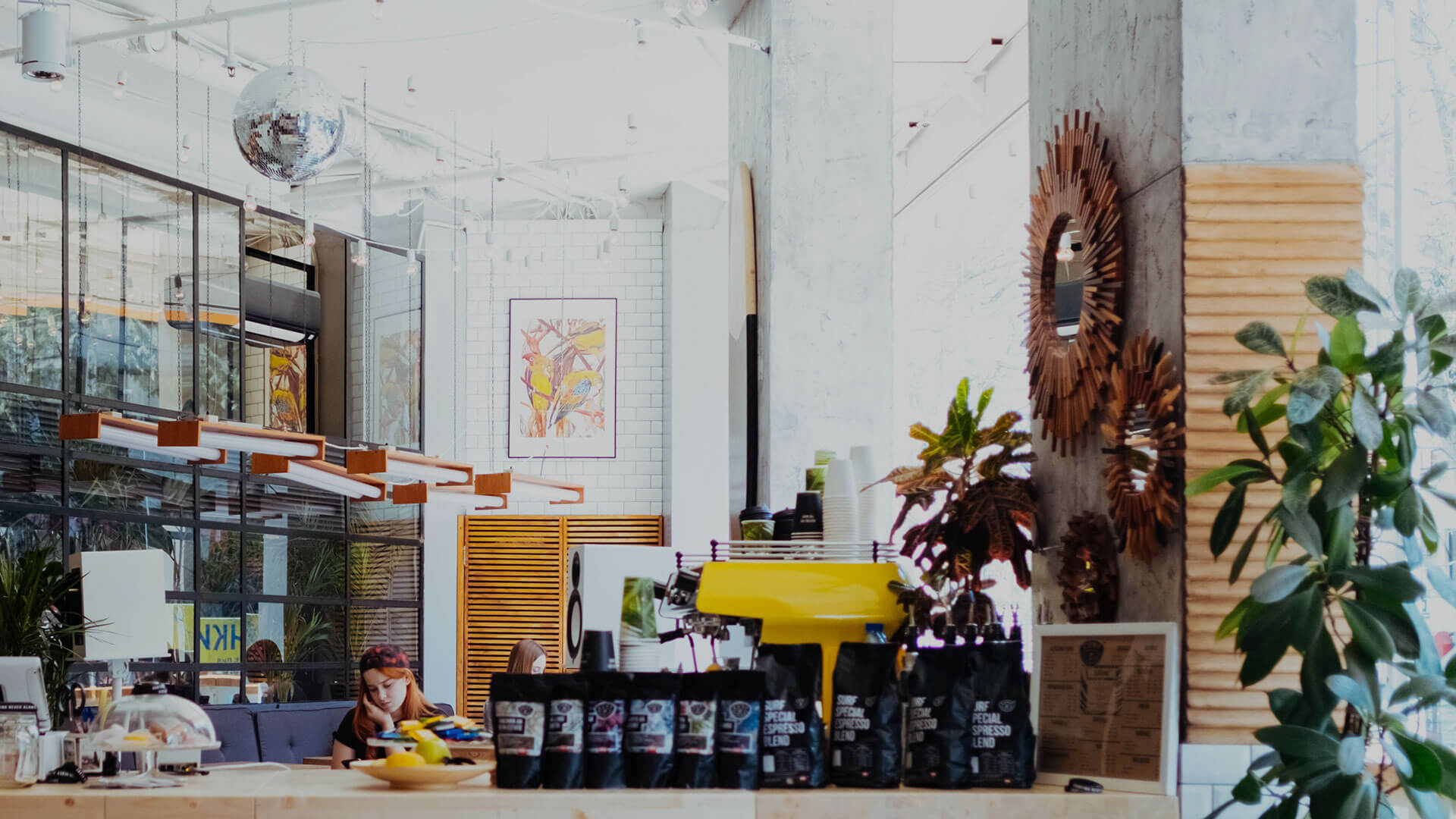 Suasana coffee shop